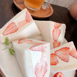 ストロベリーのフルーツサンド(ジュールヴェルヌコーヒー)