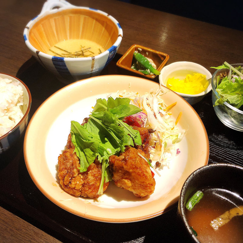 鳥の香味揚げ&とろろごはん定食(kawara CAFE＆DINING 新橋店)