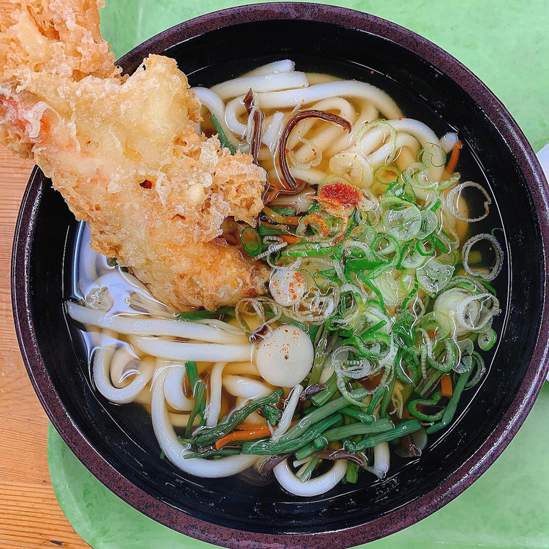 海老うどん 山菜入れ(三角茶屋豊吉うどん )
