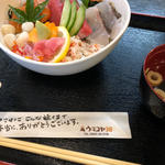 海鮮丼(ウミコヤ38 （サンジュウハチ）)