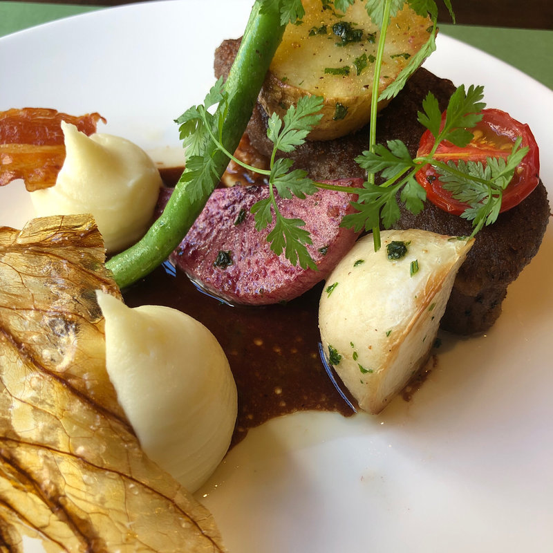 ハーブ豚バラ肉の低温スモークロースト(ビストロ カトリ （Bistro Katori）)