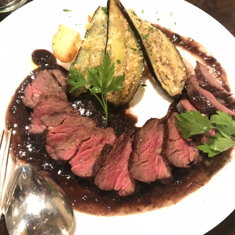牛ハラミ肉のステーキ 赤ワインソース(スペイン料理 ルナソル)