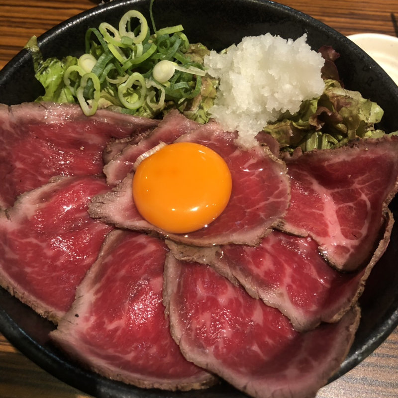 ローストビーフ丼　中(肉タレ屋 なんばBAL店)
