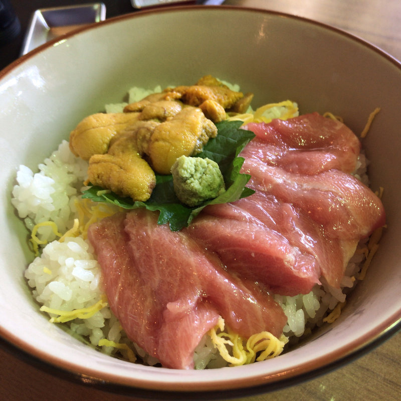 大とろ生うに丼(黒潮ダイニング)