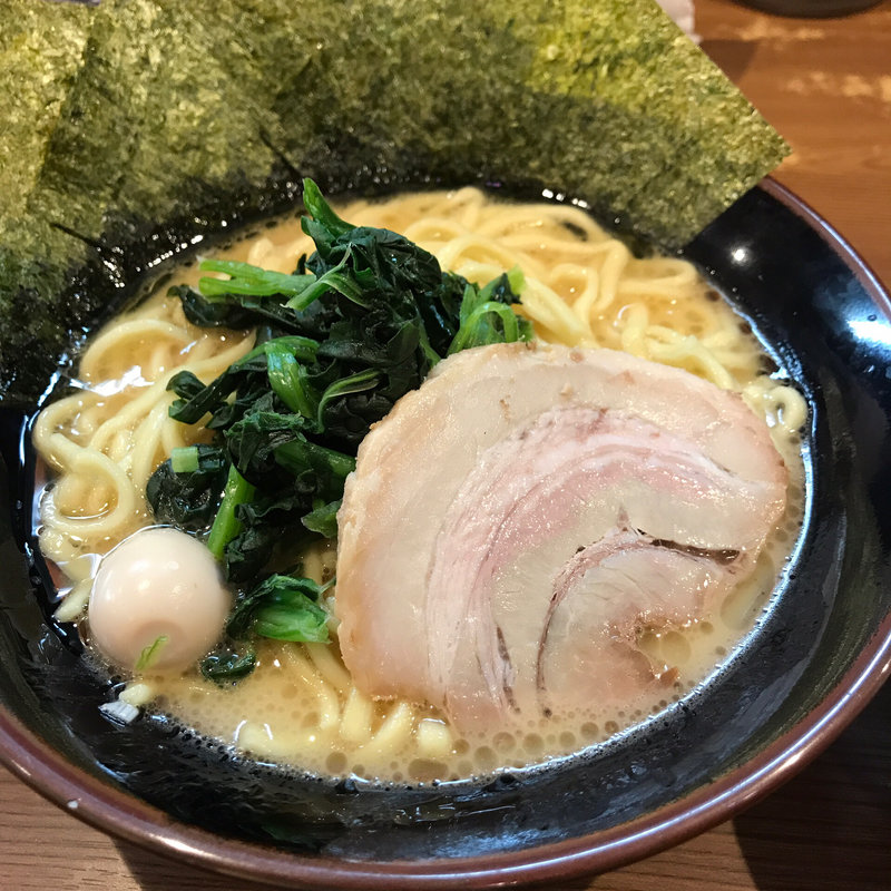 豚骨醤油ラーメン(横浜家系ラーメン 一刀家 赤坂本店)