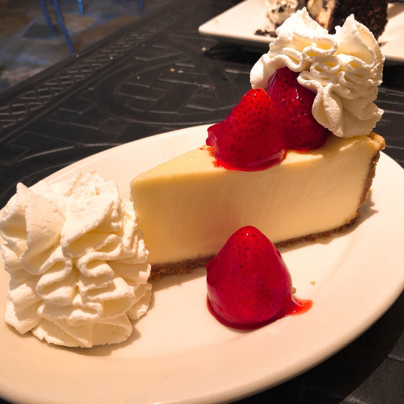 FRESH STRAWBERRY CHEESECAKE(The Cheesecake Factory)