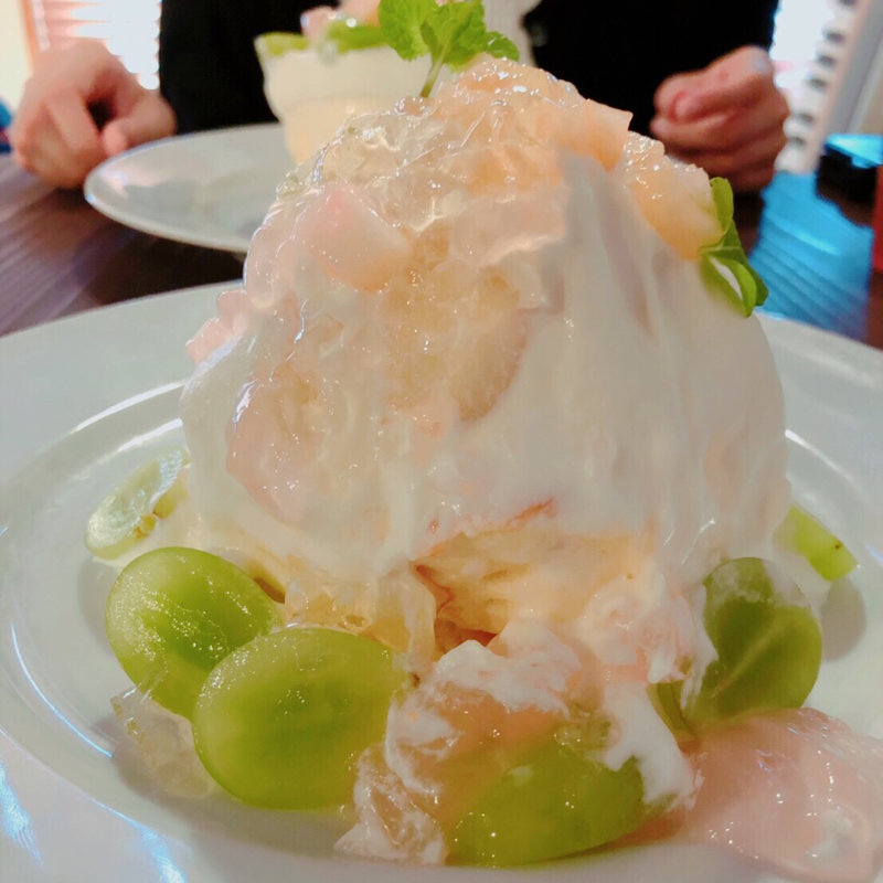 シャインマスカットと白桃のパンケーキ(a-bace)