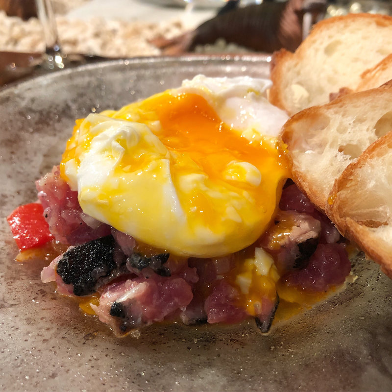 カツオのタルタルと半熟卵(バーマン)