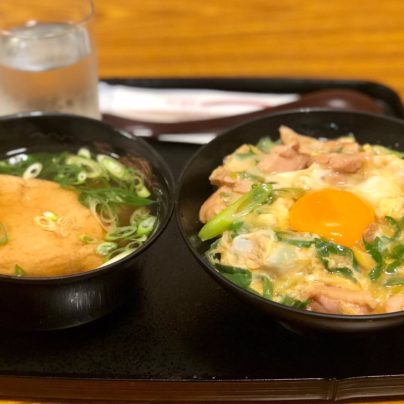 親子丼と小きつねうどんのセット(道頓堀今井 本店)