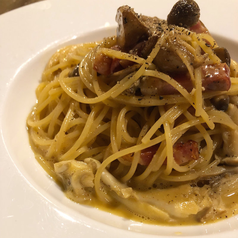 色々きのこのカルボナーラスパゲッティ(lumielune(ルミエルネ))