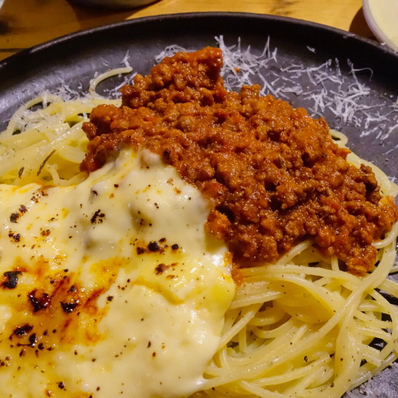 とろける! 『自家製チーズ(チェダー、モッツアレッラ)&ミートソース』(knock 恵比寿)