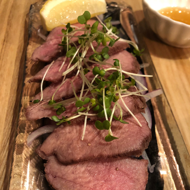 牛タン刺し(サカツヤ)