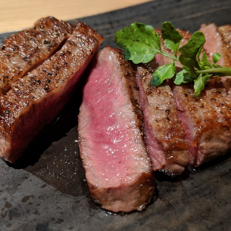 神戸牛霜降りステーキ(おもき　離れ　銀座店)