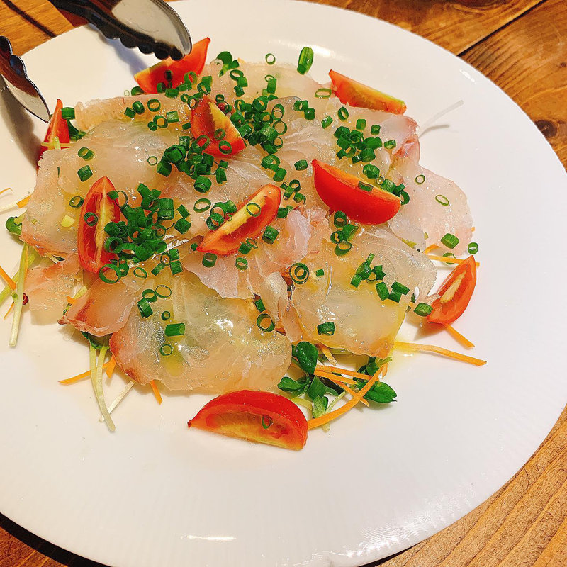 糸島産鯛のカルパッチョ(トリッペリア コルテロ)