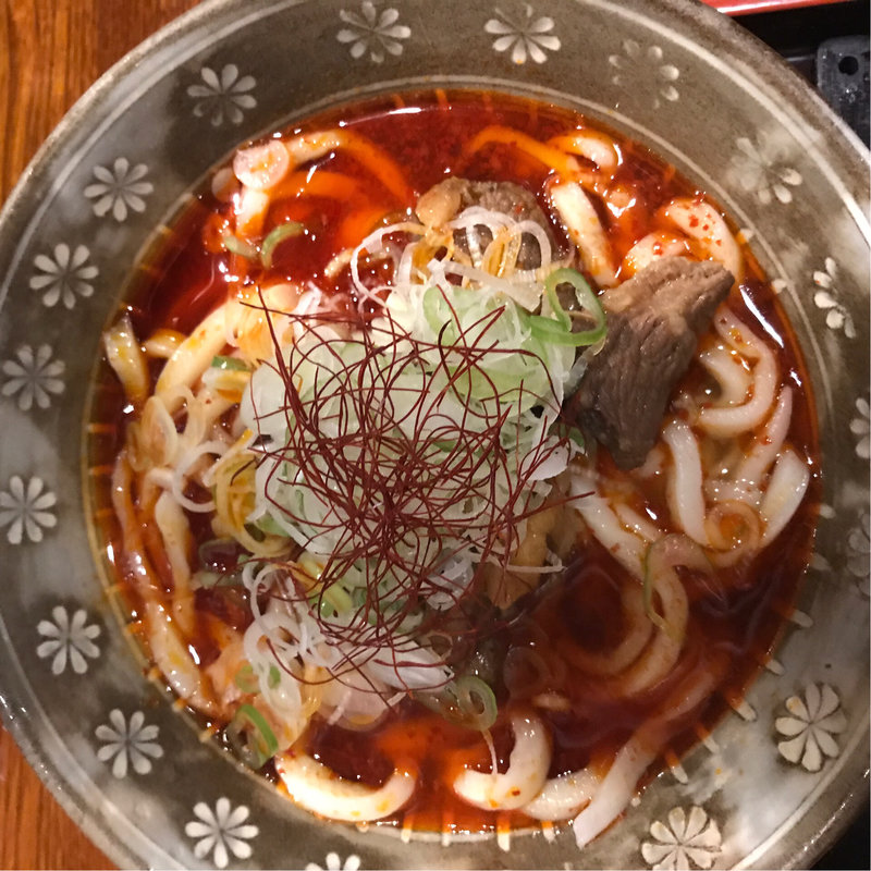 ピリ辛牛筋うどん(三国一 新宿アイランドイッツ店)