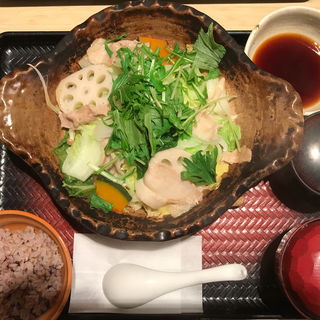 野菜と豚の蒸し鍋定食(大戸屋ごはん処 新宿アイランドイッツ店)