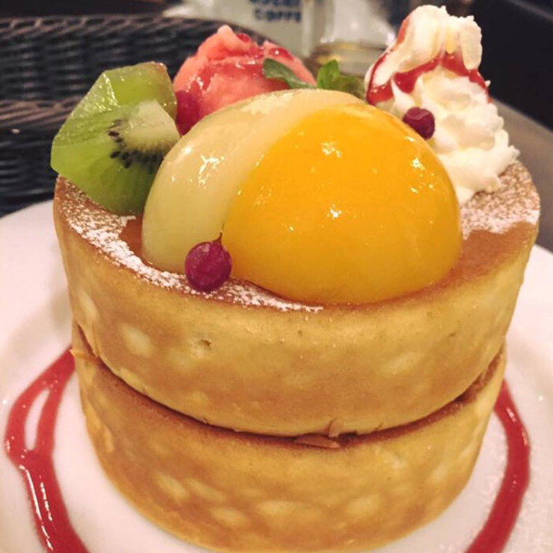 桃のスフレパンケーキ(星乃珈琲店)