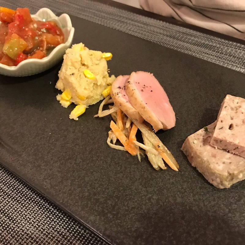 夜のコース  前菜盛り合わせ(レザン デリカテッセン&カフェ)