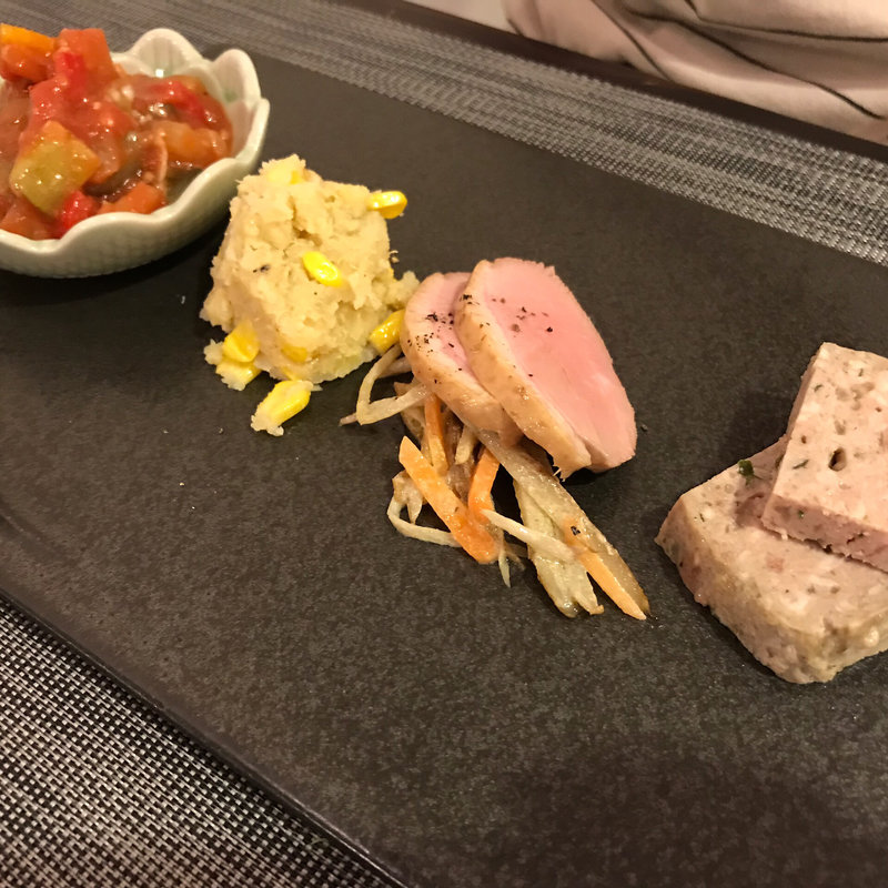 夜のコース  前菜盛り合わせ(レザン デリカテッセン&カフェ)