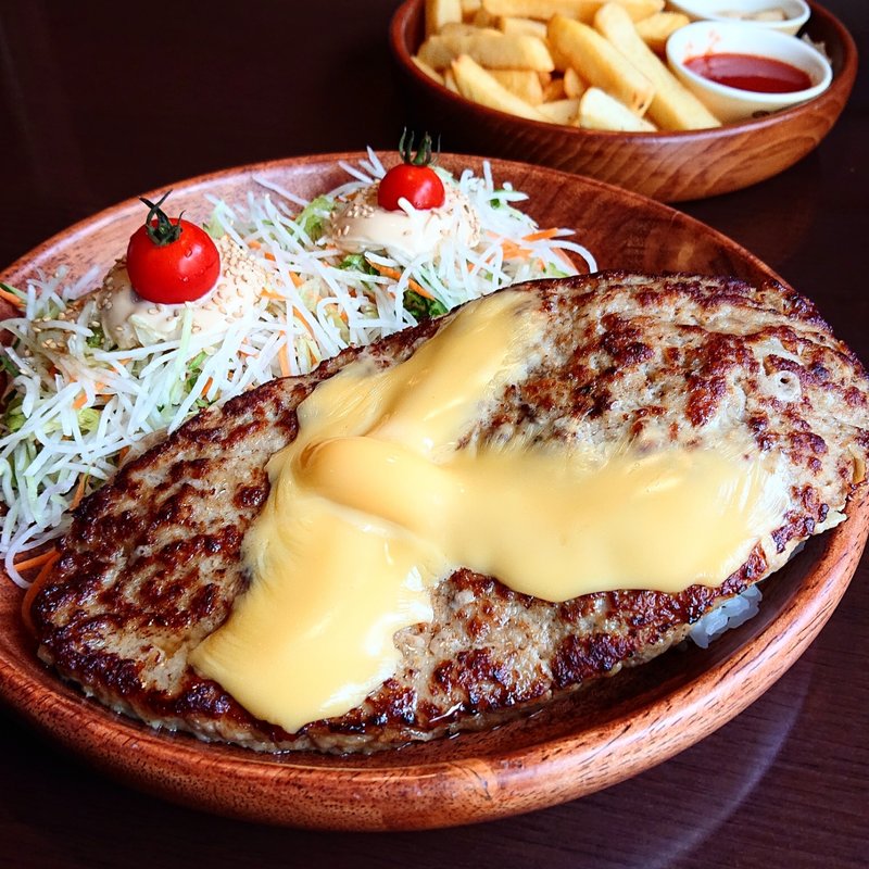 ガリバーバーグディッシュ（チーズトッピング）(びっくりドンキー)