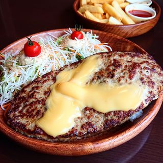 ガリバーバーグディッシュ（チーズトッピング）(びっくりドンキー)