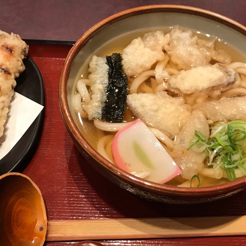 ごぼう天うどん（ちくわ天トッピング）(自家製麺 杵屋 福岡アクロス店)