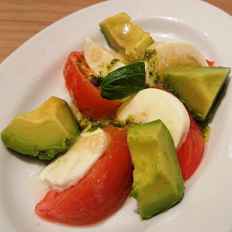 アボカドのカプレーゼ(ラパウザ アトレ川崎店)