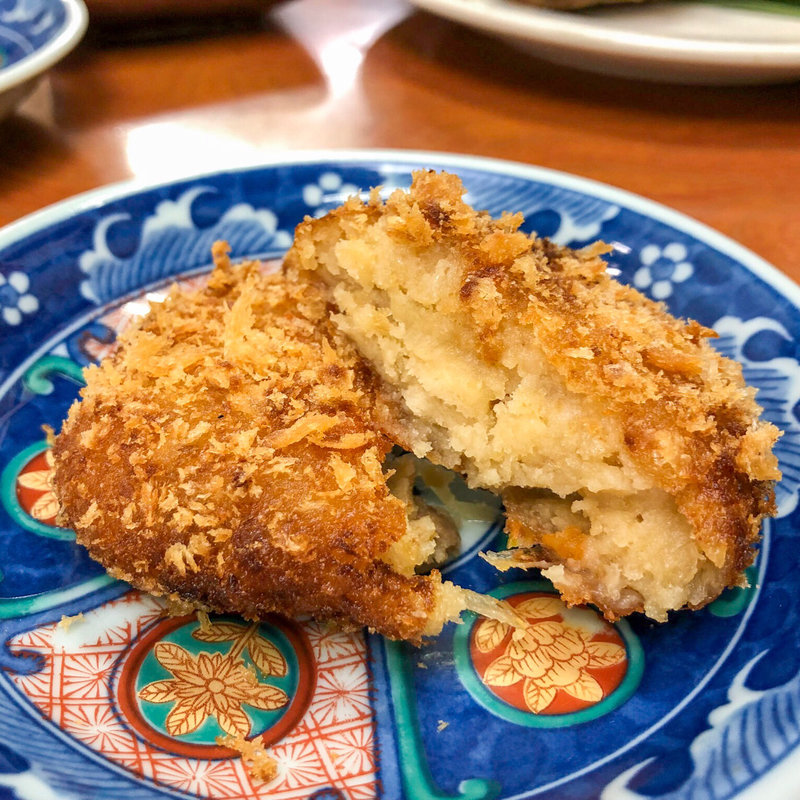 肉じゃがコロッケ(大衆割烹 藤八 （たいしゅうかっぽうとうはち）)