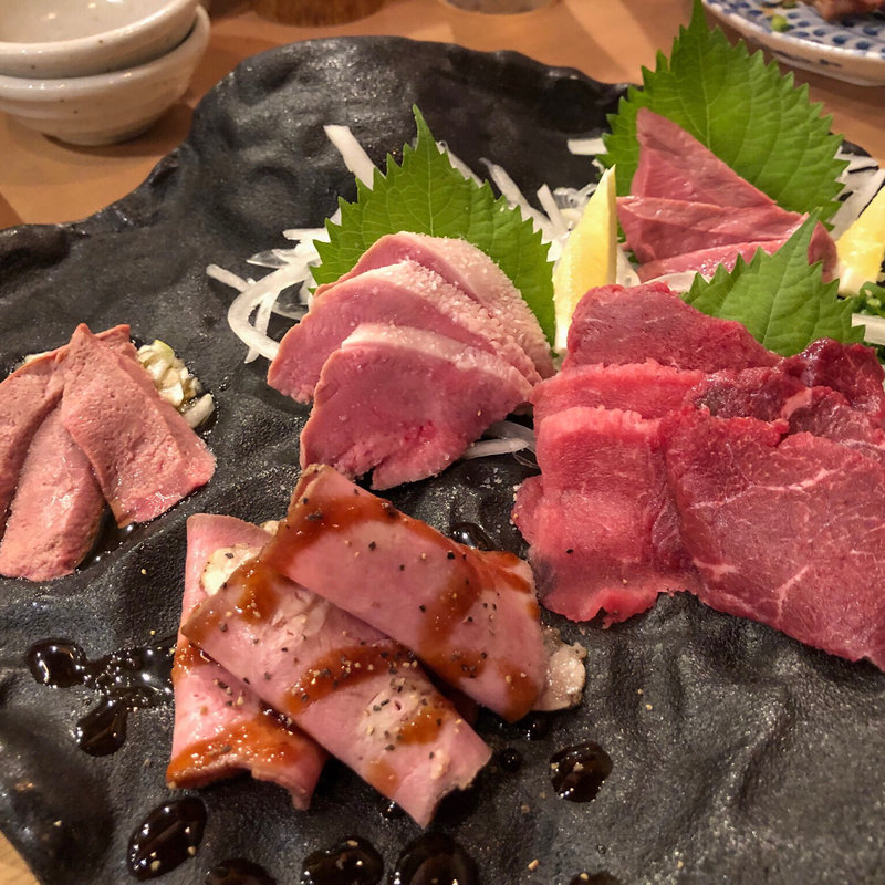 お任せ肉刺し盛合せ(かしわ屋)