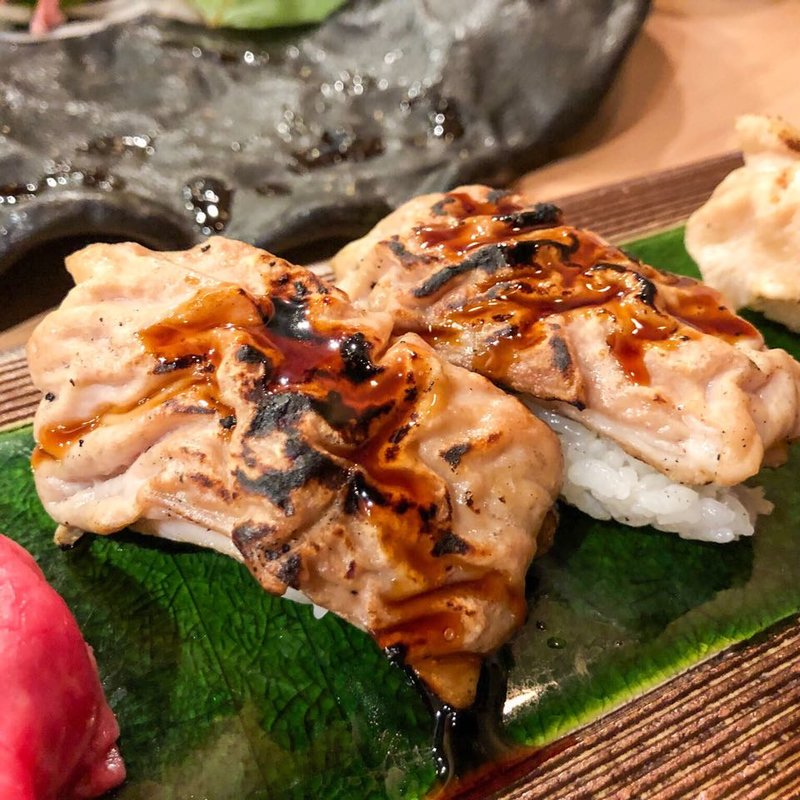 肉寿司（炙りシロ）(かしわ屋)