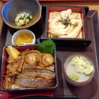 ホタテとサンマの煮丼とうどん(味の民芸 八千代店)