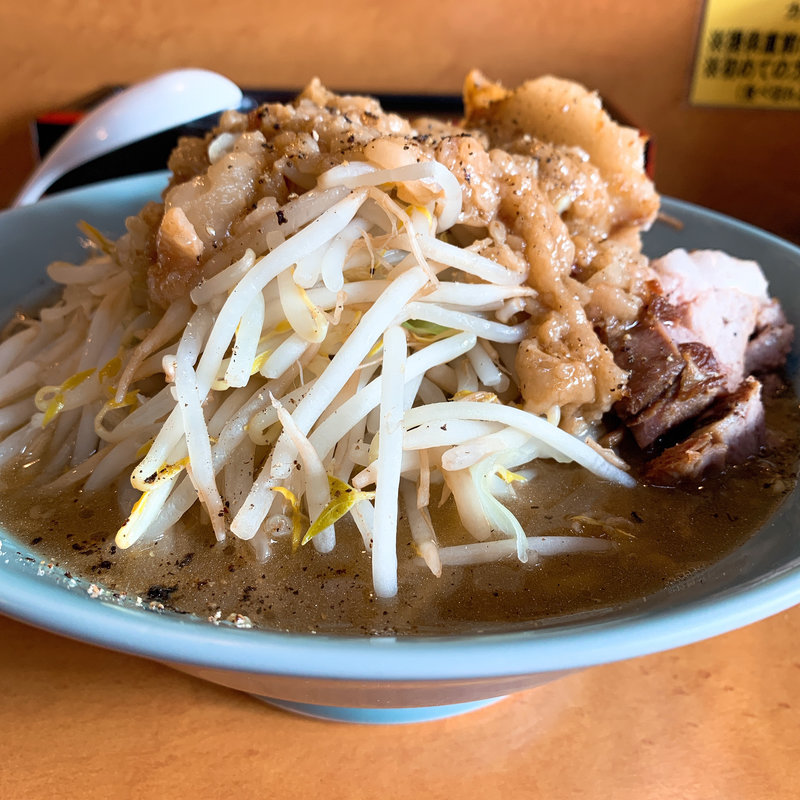 中ラーメン(立川マシマシ　ロイヤルスープ )