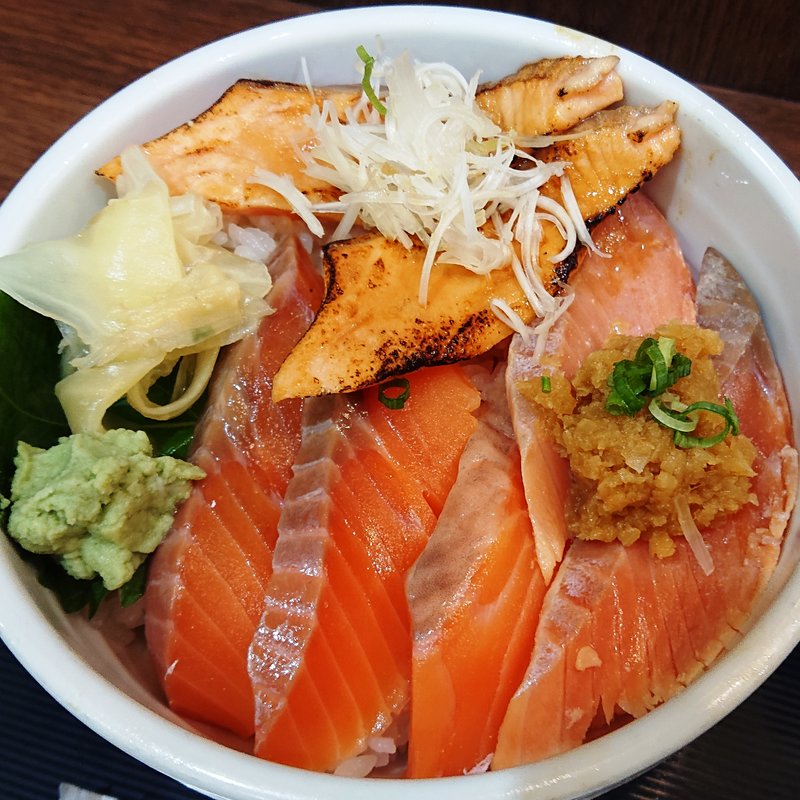 サーモンづくし丼(二代目ぐるめ亭 ラゾーナ川崎店)