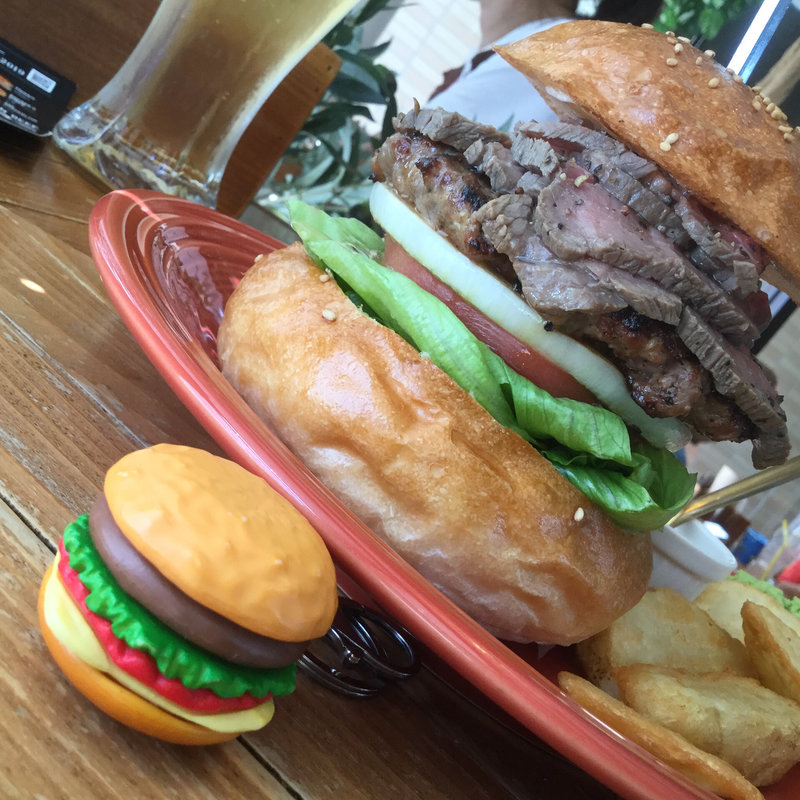 ローストビーフバーガー(Monks on the Moon)