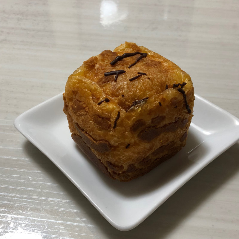 キューブ シュークリーム(ぱん屋のNAKAMA)