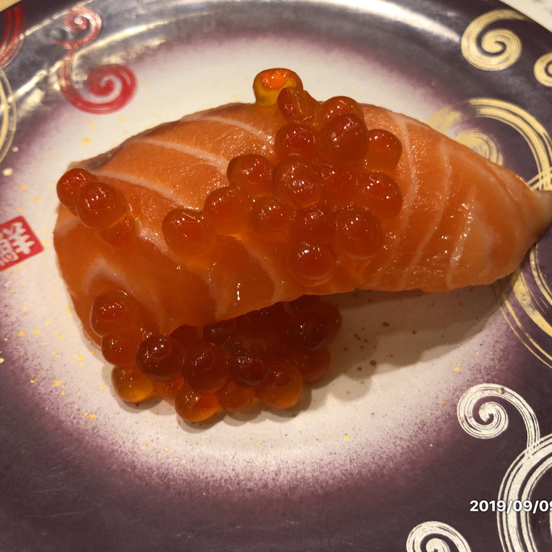 厚切り生サーモン(回転寿し トリトン 東京スカイツリータウン・ソラマチ店)