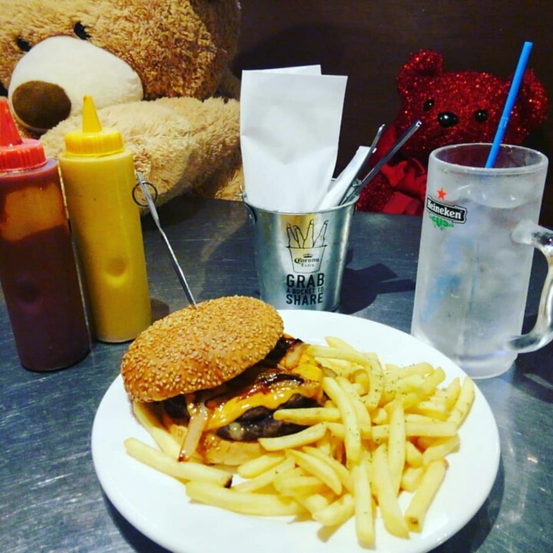 アメリカンダブルチーズバーガー(ロッカーズダイナー)