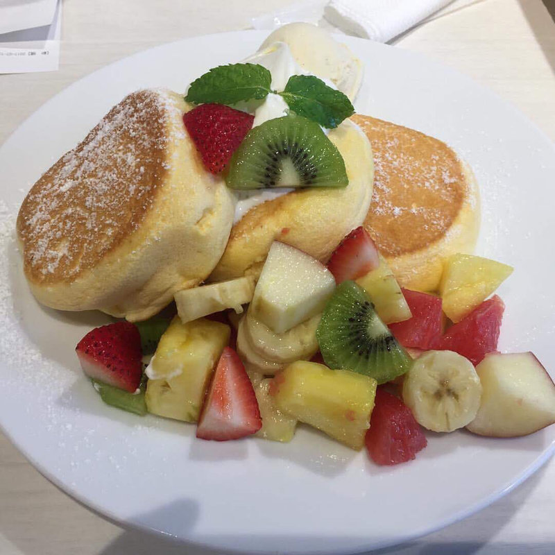 季節のフルーツパンケーキ(幸せのパンケーキ 吉祥寺店)
