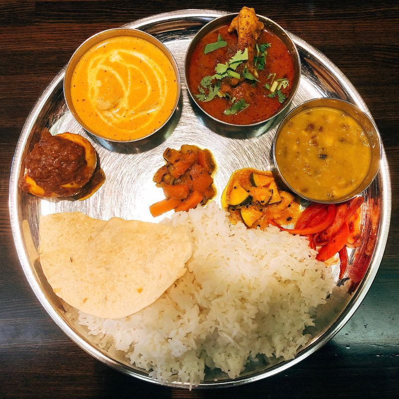 カリー2種セット(バターチキン、ラジャチキンカリー、スパイスマサラたまご)(Spicy cafe RAJA)