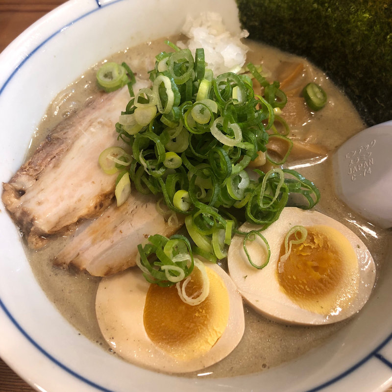 こくニボ(別邸三く 豚骨らーめん真真（マシーン）)