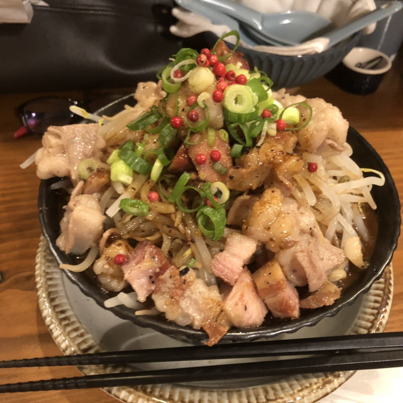 混ぜそば（辛口）(いかれたヌードル フィッシュトンズ （いかれたNOODLE Fishtons）)