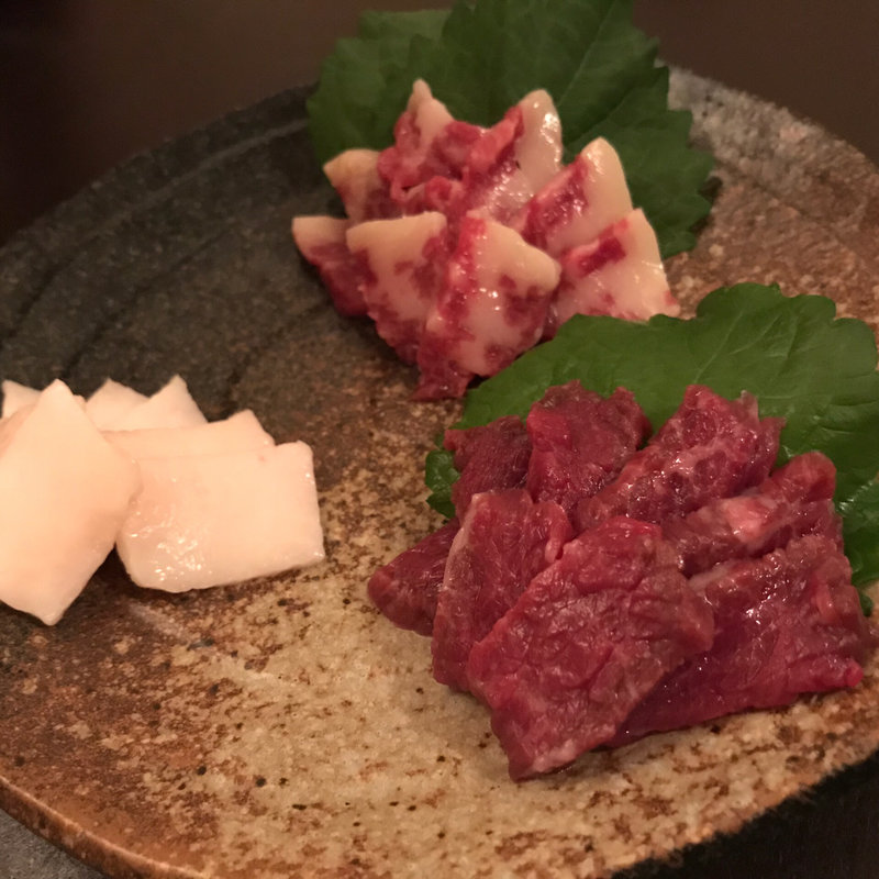 馬刺し特盛り(波津馬 新宿店 （はつば）)