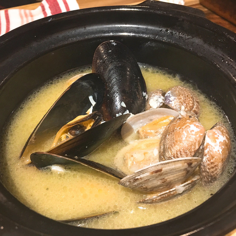 ムール貝とあさりの白ワイン蒸し(Shrimp Dining EBIZO 北千住)