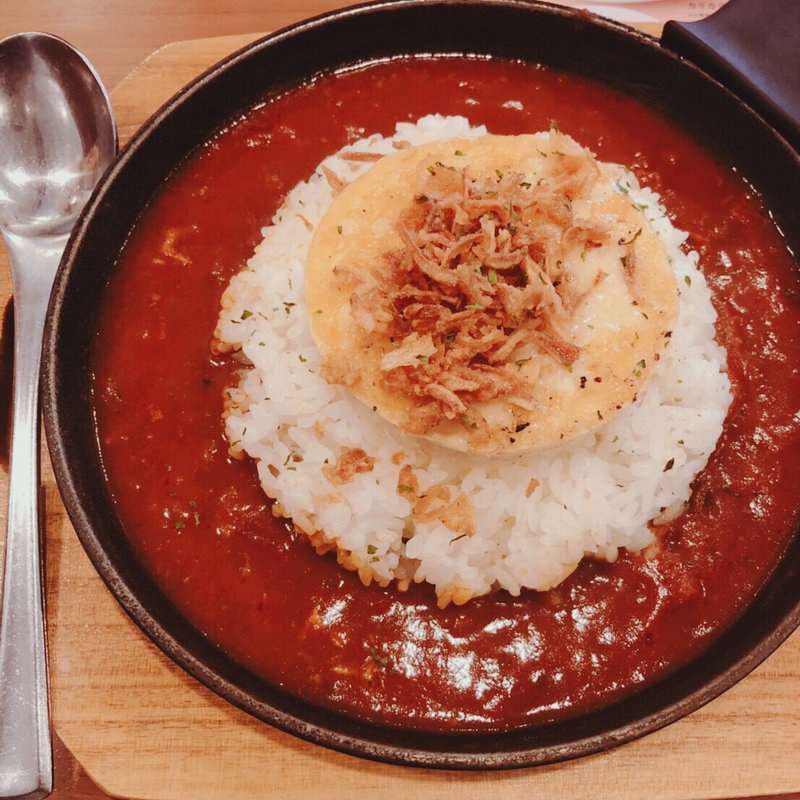 焼きカマンベールのトマトカレー(ココス)