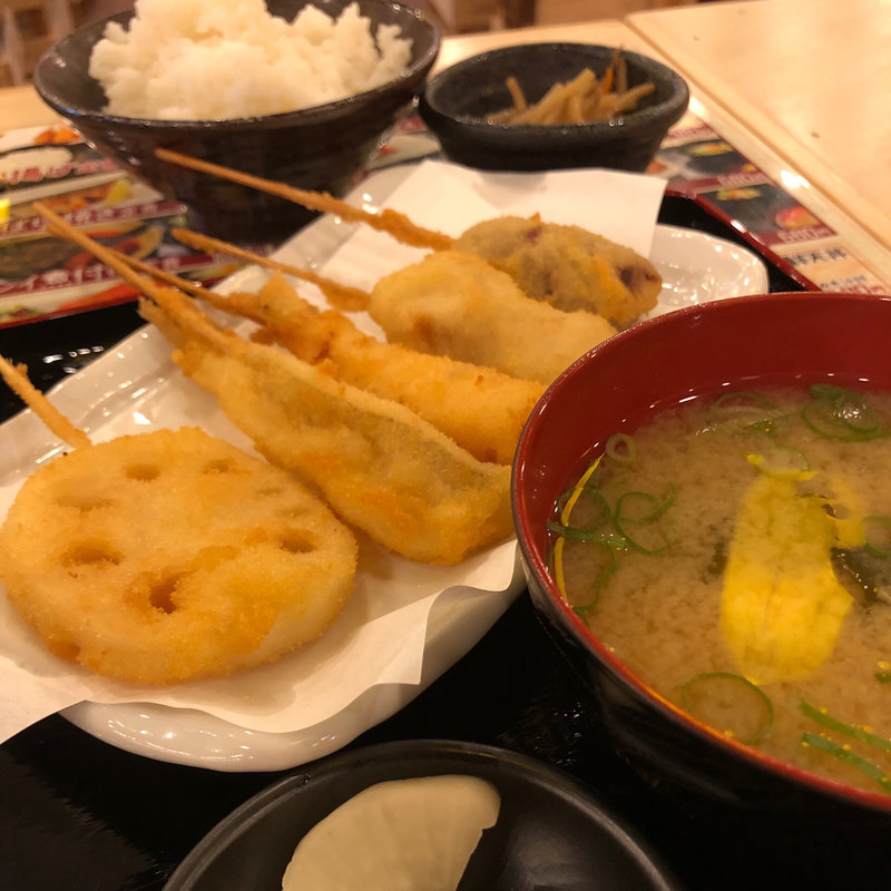串揚げ定食(屋台居酒屋 大阪 満マル 泉佐野店)