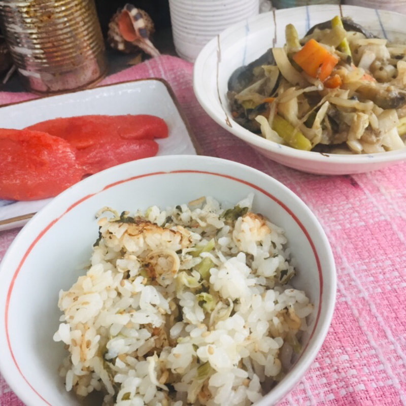 茄子と人参のたっぷり野菜炒め 明太子と野沢菜の炊き込みご飯も…(BOXX Coffee & X-presso)