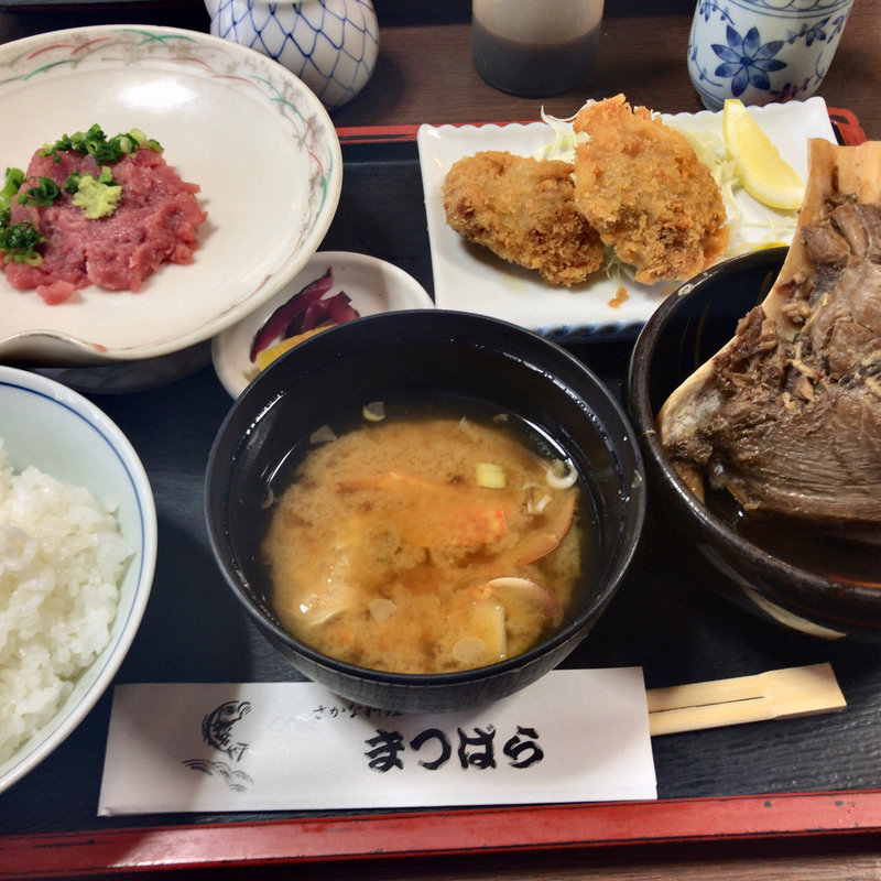 まぐろづくし膳(頭身のねぎとろ、カマのあら煮、ホホ身のフライ、カニ足の味噌汁)(さかな料理まつばら)