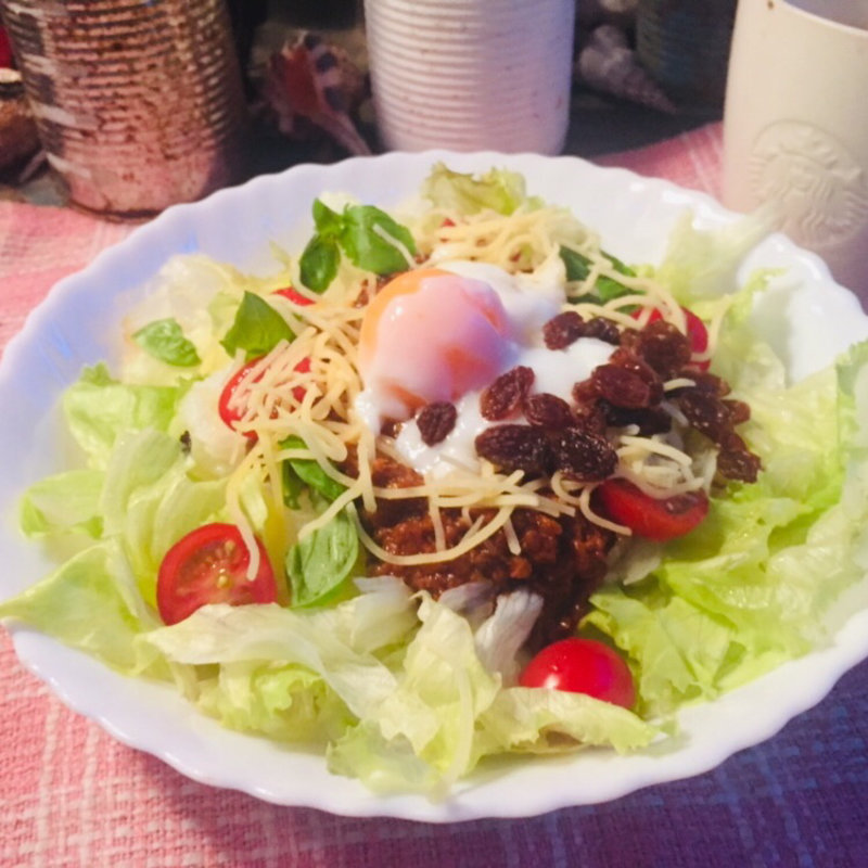 温泉卵とスイートバジルのタコライス(BOXX Coffee & X-presso)