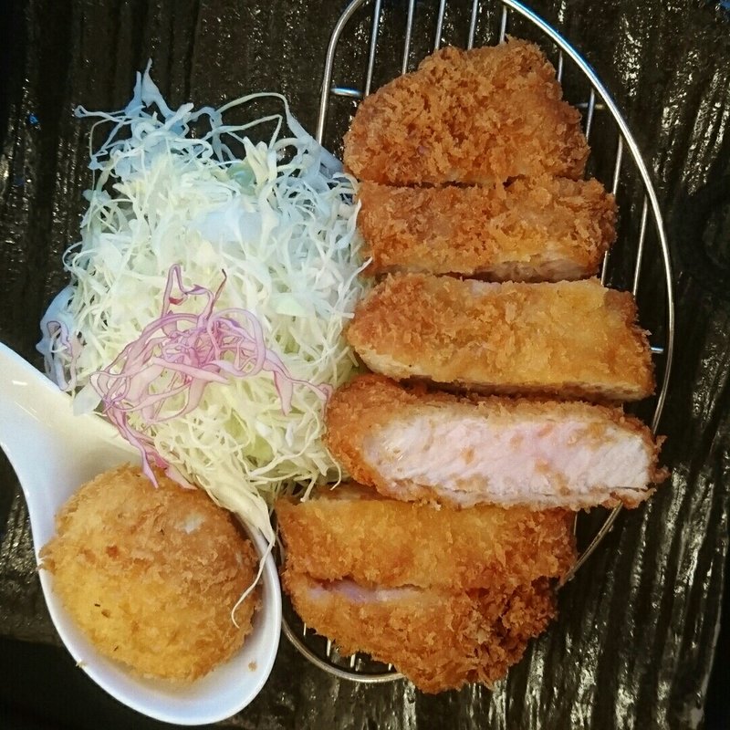 黒豚ひれかつ定食(半熟玉子フライ付き)(かつはな)