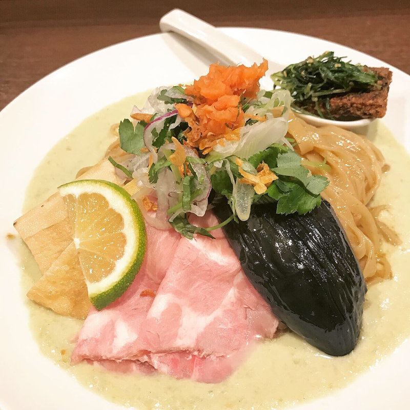 限定 青豆と静岡茶の冷製すり流しラーメン(八咫烏)